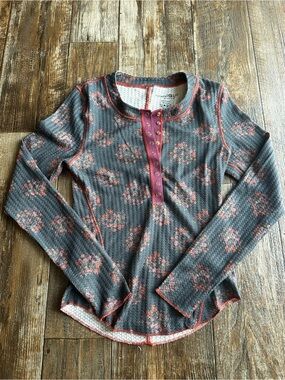 Natural Life Reagan Thermal Waffle Knit Floral Gold Button Henley Boho Hippie S